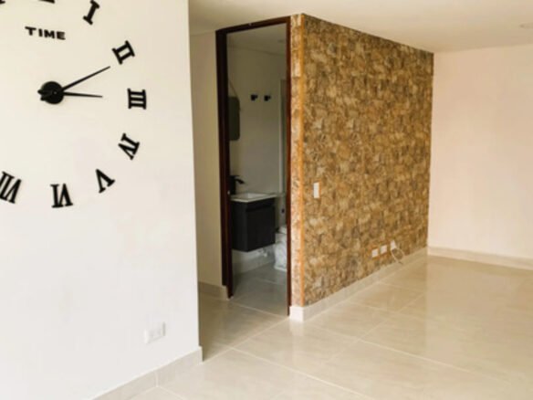 Apartamento Remodelado En Venta En Rodeo Alto Medellín | 60 M2, Con 3 Habitaciones, 2 Baños, Balcón, Parqueadero Privado Unidad Con Piscina, Gimnasio, Cancha Múltiple Y Vigilancia 24 Horas.