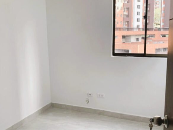 Apartamento Remodelado En Venta En Rodeo Alto Medellín | 60 M2, Con 3 Habitaciones, 2 Baños, Balcón, Parqueadero Privado Unidad Con Piscina, Gimnasio, Cancha Múltiple Y Vigilancia 24 Horas.