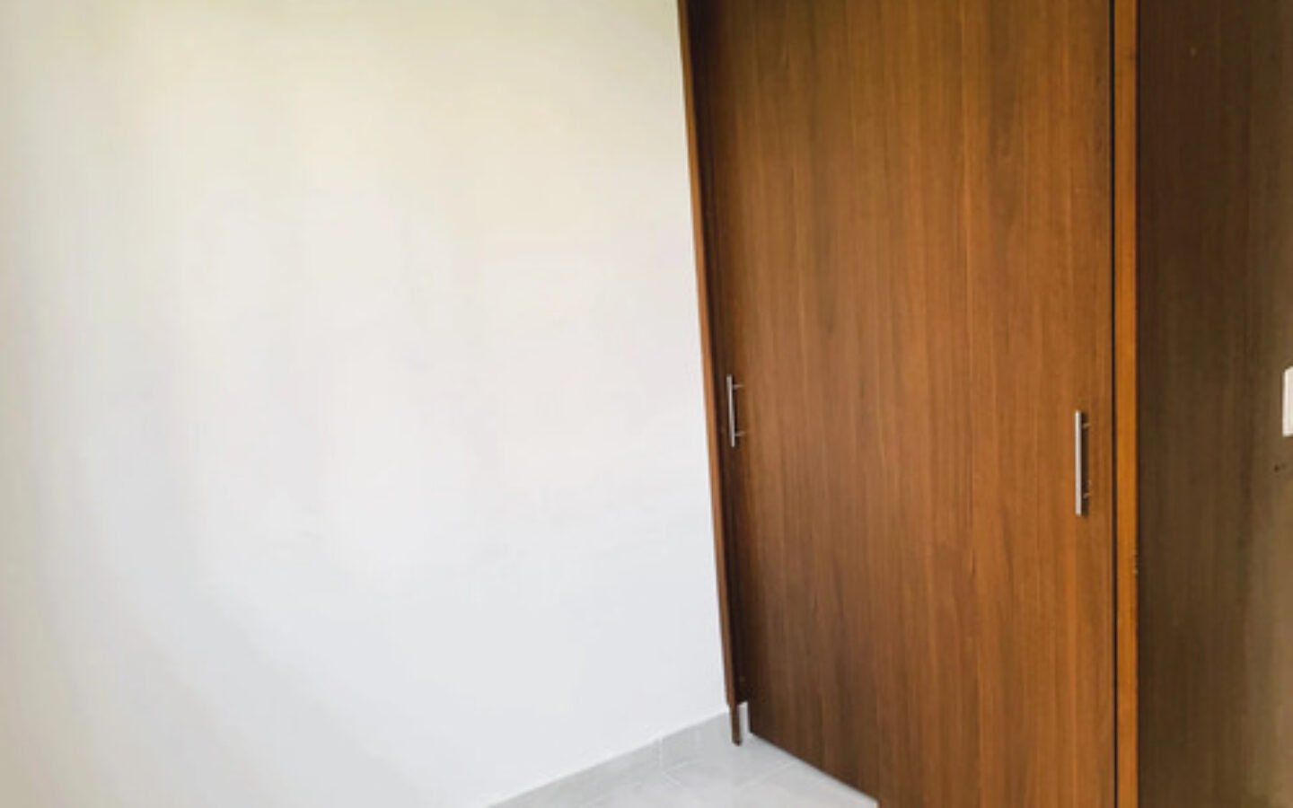Apartamento Remodelado En Venta En Rodeo Alto Medellín | 60 M2, Con 3 Habitaciones, 2 Baños, Balcón, Parqueadero Privado Unidad Con Piscina, Gimnasio, Cancha Múltiple Y Vigilancia 24 Horas.