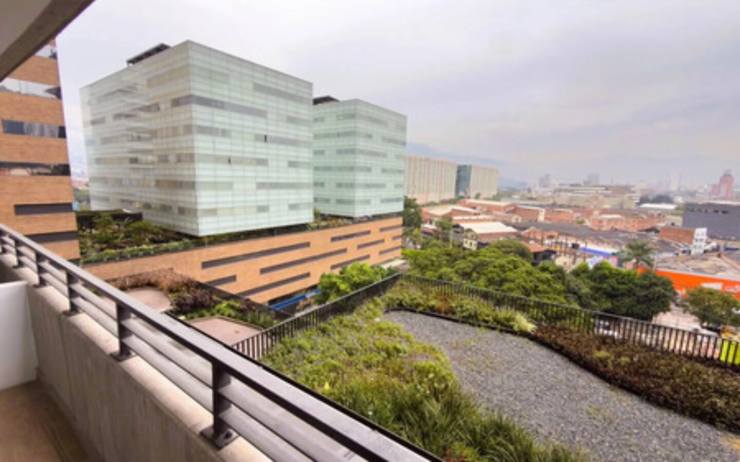 Apartamento En Venta En El Sector Del Poblado, Ciudad Del Río Medellín Ed. Distrito Vera, Med 90 M2, 3 Habitaciones Y Amenidades Premium Negociable