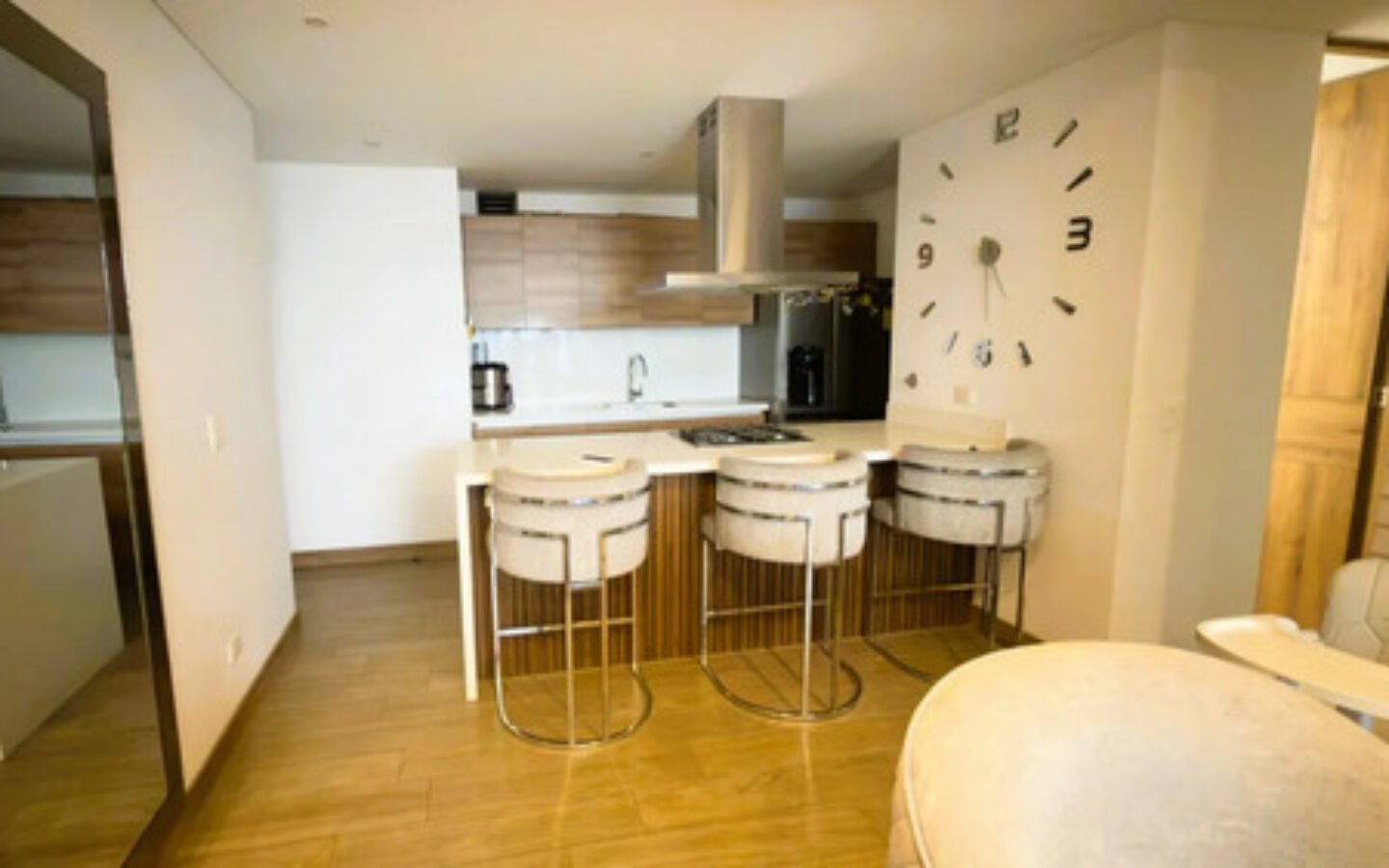 Apartamento En Venta En El Sector Del Poblado, Ciudad Del Río Medellín Ed. Distrito Vera, Med 90 M2, 3 Habitaciones Y Amenidades Premium Negociable
