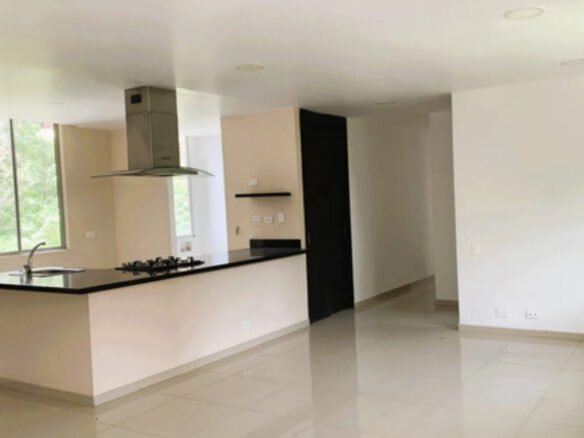 Apartamento En Venta En Medellín, El Poblado En El Sector De Castropol, Con 3 Habitaciones, 3 Baños, 2 Balcones, Alcoba De Servicio, Cuarto Útil Y 2 Parqueaderos.