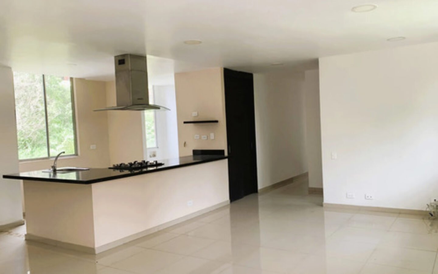 simh-crop-9352-9354 Apartamento En Venta En Medellín, El Poblado En El Sector De Castropol, Con 3 Habitaciones, 3 Baños, 2 Balcones, Alcoba De Servicio, Cuarto Útil Y 2 Parqueaderos.