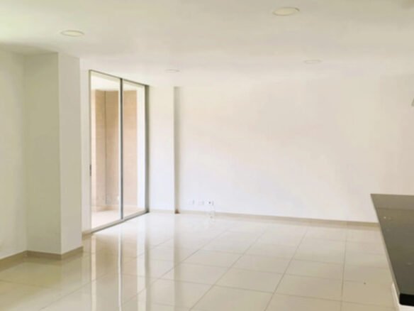 Apartamento En Venta En Medellín, El Poblado En El Sector De Castropol, Con 3 Habitaciones, 3 Baños, 2 Balcones, Alcoba De Servicio, Cuarto Útil Y 2 Parqueaderos.