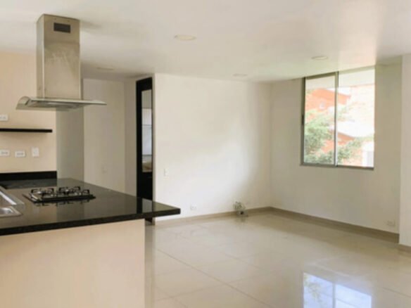 Apartamento En Venta En Medellín, El Poblado En El Sector De Castropol, Con 3 Habitaciones, 3 Baños, 2 Balcones, Alcoba De Servicio, Cuarto Útil Y 2 Parqueaderos.