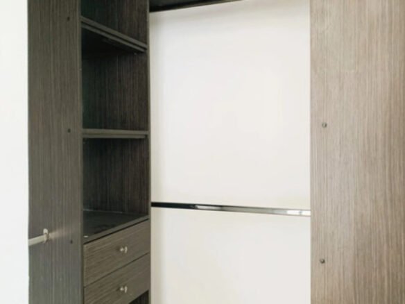 Apartamento En Venta En Medellín, El Poblado En El Sector De Castropol, Con 3 Habitaciones, 3 Baños, 2 Balcones, Alcoba De Servicio, Cuarto Útil Y 2 Parqueaderos.