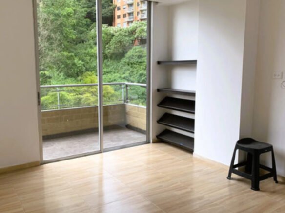 Apartamento En Venta En Medellín, El Poblado En El Sector De Castropol, Con 3 Habitaciones, 3 Baños, 2 Balcones, Alcoba De Servicio, Cuarto Útil Y 2 Parqueaderos.