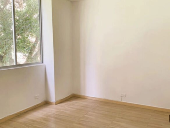 Apartamento En Venta En Medellín, El Poblado En El Sector De Castropol, Con 3 Habitaciones, 3 Baños, 2 Balcones, Alcoba De Servicio, Cuarto Útil Y 2 Parqueaderos.