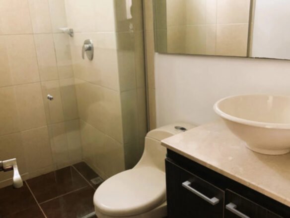 Apartamento En Venta En Medellín, El Poblado En El Sector De Castropol, Con 3 Habitaciones, 3 Baños, 2 Balcones, Alcoba De Servicio, Cuarto Útil Y 2 Parqueaderos.