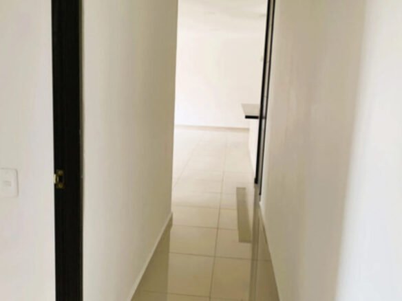 Apartamento En Venta En Medellín, El Poblado En El Sector De Castropol, Con 3 Habitaciones, 3 Baños, 2 Balcones, Alcoba De Servicio, Cuarto Útil Y 2 Parqueaderos.