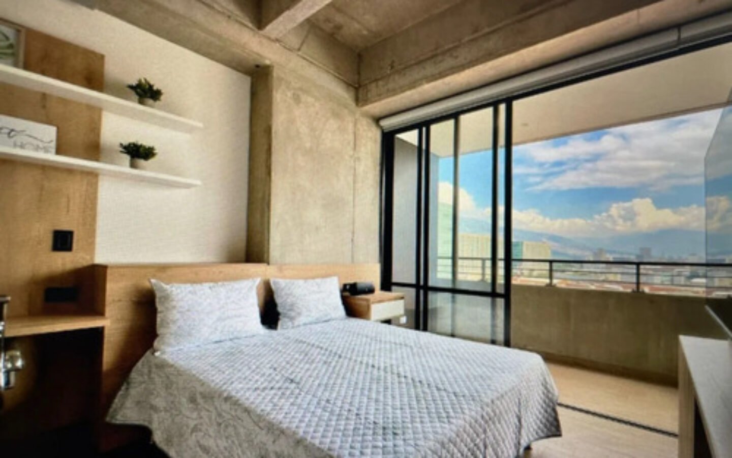 simh-crop-9493-9494 Apartamento Tipo Loft De 47 M² En Venta En Ciudad Del Río, Medellín. Ed Distrito Vera. Con Balcón, Parqueadero Privado, Zona De Ropas Independiente Y Acceso A Piscina, Coworking, Gimnasio…