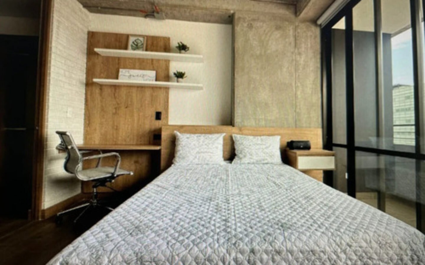 Apartamento Tipo Loft De 47 M² En Venta En Ciudad Del Río, Medellín. Ed Distrito Vera. Con Balcón, Parqueadero Privado, Zona De Ropas Independiente Y Acceso A Piscina, Coworking, Gimnasio…