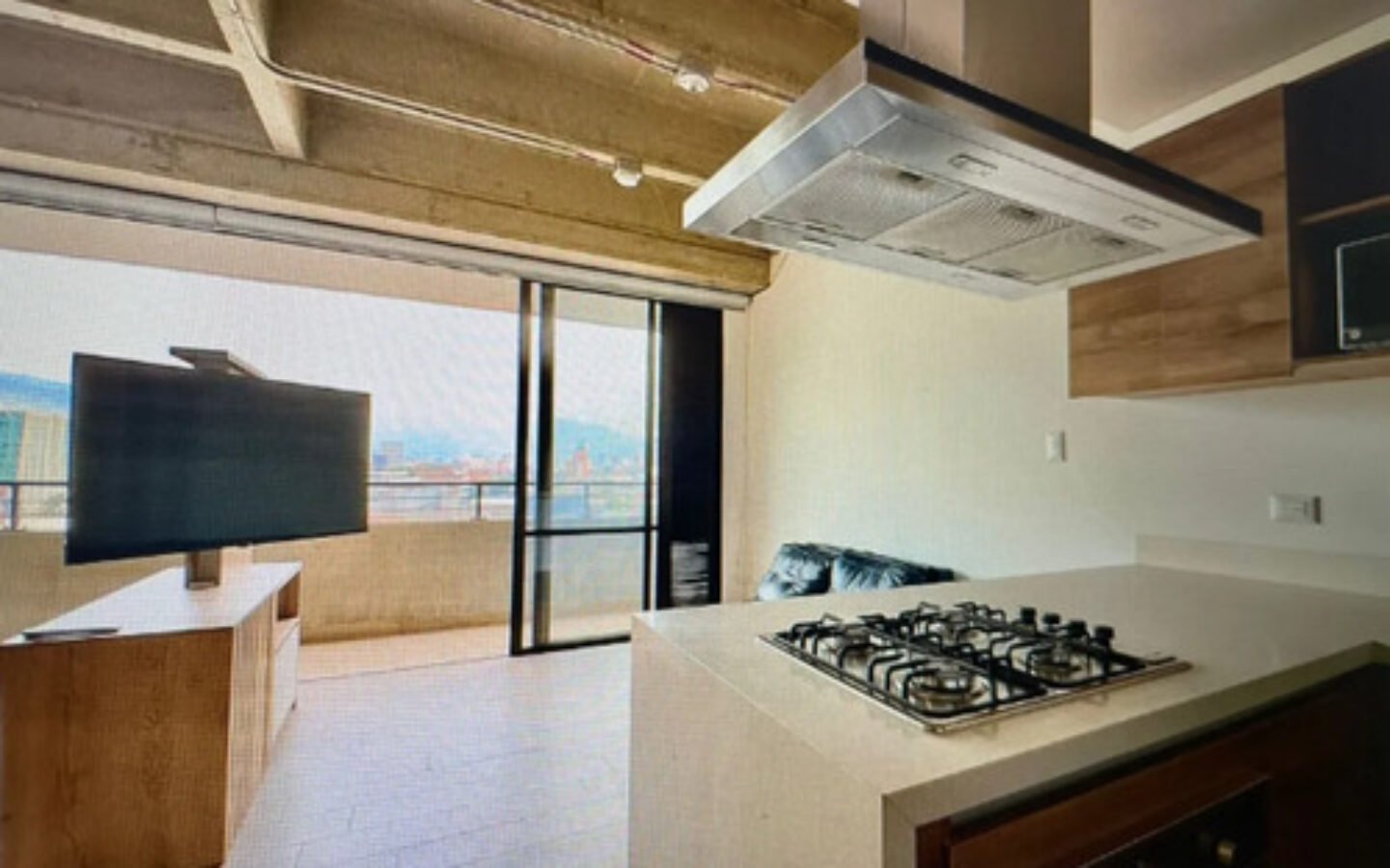Apartamento Tipo Loft De 47 M² En Venta En Ciudad Del Río, Medellín. Ed Distrito Vera. Con Balcón, Parqueadero Privado, Zona De Ropas Independiente Y Acceso A Piscina, Coworking, Gimnasio…
