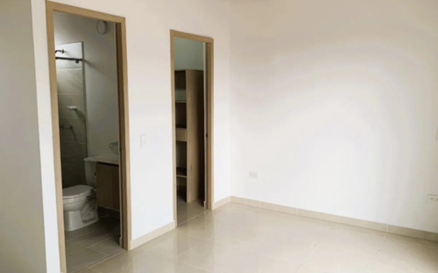 Apartamento Para Estrenar En Venta En El Centro De Itagüí Sector La Gloria | 103 M² Con Balcón Y Terraza Privada