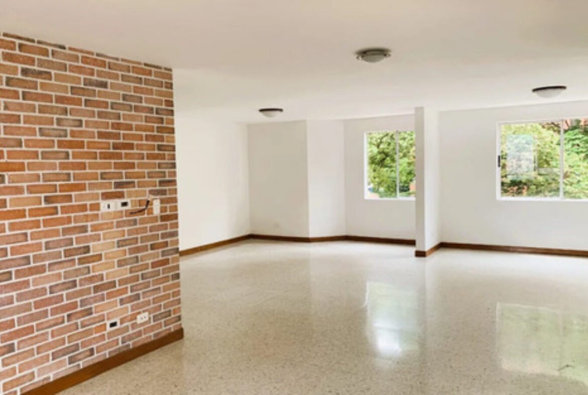 Apartamento En Venta En Castropol, El Poblado. Con 134 M², 3 Habitaciones + Servicio, 4 Baños, Parqueadero Doble Lineal Y Excelente Ubicación Cerca De Ciudad Del Río, Provenza Y La Milla De Oro.