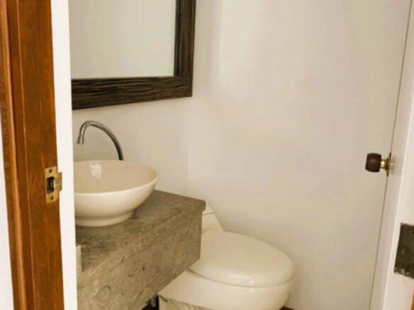 Apartamento En Venta En Castropol, El Poblado. Con 134 M², 3 Habitaciones + Servicio, 4 Baños, Parqueadero Doble Lineal Y Excelente Ubicación Cerca De Ciudad Del Río, Provenza Y La Milla De Oro.