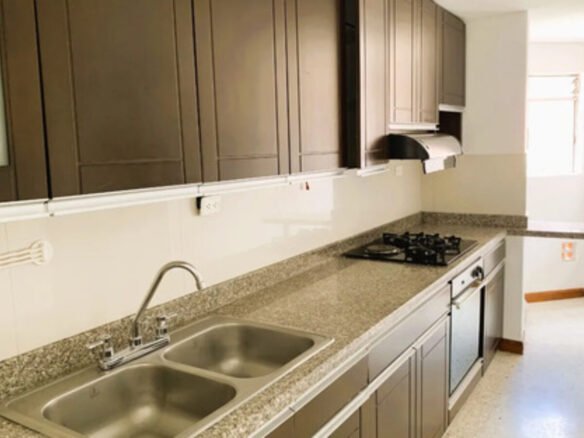 Apartamento En Venta En Castropol, El Poblado. Con 134 M², 3 Habitaciones + Servicio, 4 Baños, Parqueadero Doble Lineal Y Excelente Ubicación Cerca De Ciudad Del Río, Provenza Y La Milla De Oro.
