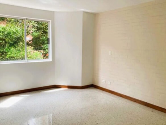 Apartamento En Venta En Castropol, El Poblado. Con 134 M², 3 Habitaciones + Servicio, 4 Baños, Parqueadero Doble Lineal Y Excelente Ubicación Cerca De Ciudad Del Río, Provenza Y La Milla De Oro.