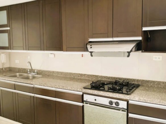 Apartamento En Venta En Castropol, El Poblado. Con 134 M², 3 Habitaciones + Servicio, 4 Baños, Parqueadero Doble Lineal Y Excelente Ubicación Cerca De Ciudad Del Río, Provenza Y La Milla De Oro.