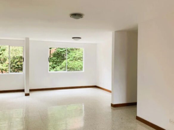 Apartamento En Venta En Castropol, El Poblado. Con 134 M², 3 Habitaciones + Servicio, 4 Baños, Parqueadero Doble Lineal Y Excelente Ubicación Cerca De Ciudad Del Río, Provenza Y La Milla De Oro.