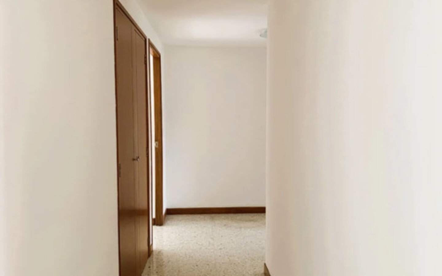 Apartamento En Venta En Castropol, El Poblado. Con 134 M², 3 Habitaciones + Servicio, 4 Baños, Parqueadero Doble Lineal Y Excelente Ubicación Cerca De Ciudad Del Río, Provenza Y La Milla De Oro.