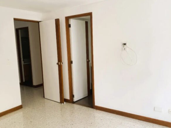 Apartamento En Venta En Castropol, El Poblado. Con 134 M², 3 Habitaciones + Servicio, 4 Baños, Parqueadero Doble Lineal Y Excelente Ubicación Cerca De Ciudad Del Río, Provenza Y La Milla De Oro.