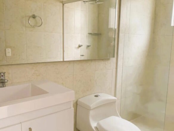 Apartamento En Venta En Castropol, El Poblado. Con 134 M², 3 Habitaciones + Servicio, 4 Baños, Parqueadero Doble Lineal Y Excelente Ubicación Cerca De Ciudad Del Río, Provenza Y La Milla De Oro.