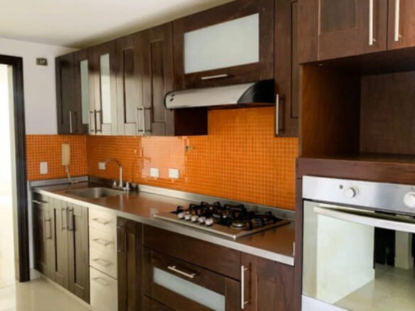 Apartamento En Venta En Castropol, El Poblado. Con 134 M², 3 Habitaciones + Servicio, 4 Baños, Parqueadero Doble Lineal Y Excelente Ubicación Cerca De Ciudad Del Río, Provenza Y La Milla De Oro.