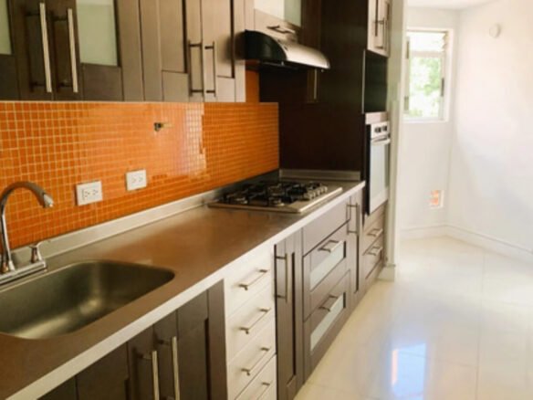 Apartamento En Venta En Castropol, El Poblado. Con 134 M², 3 Habitaciones + Servicio, 4 Baños, Parqueadero Doble Lineal Y Excelente Ubicación Cerca De Ciudad Del Río, Provenza Y La Milla De Oro.