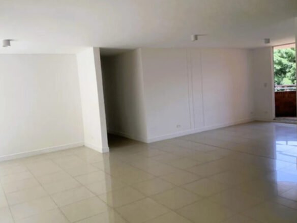 Apartamento En Venta En Castropol, El Poblado. Con 134 M², 3 Habitaciones + Servicio, 4 Baños, Parqueadero Doble Lineal Y Excelente Ubicación Cerca De Ciudad Del Río, Provenza Y La Milla De Oro.