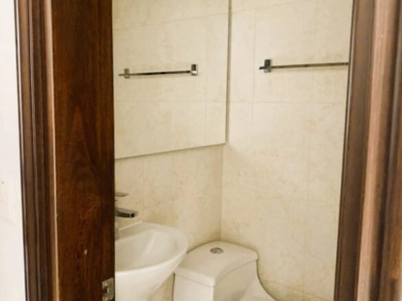 Apartamento En Venta En Castropol, El Poblado. Con 134 M², 3 Habitaciones + Servicio, 4 Baños, Parqueadero Doble Lineal Y Excelente Ubicación Cerca De Ciudad Del Río, Provenza Y La Milla De Oro.
