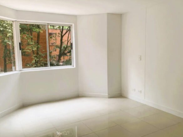 Apartamento En Venta En Castropol, El Poblado. Con 134 M², 3 Habitaciones + Servicio, 4 Baños, Parqueadero Doble Lineal Y Excelente Ubicación Cerca De Ciudad Del Río, Provenza Y La Milla De Oro.