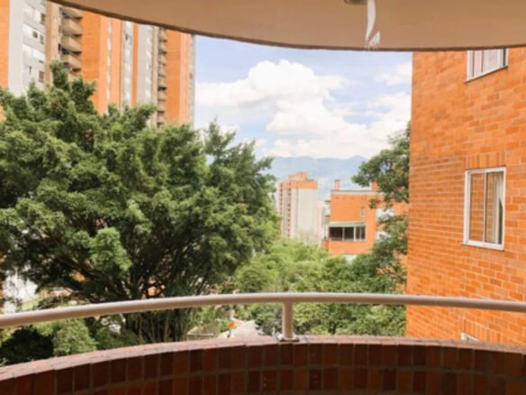 Apartamento En Venta En Castropol, El Poblado. Con 134 M², 3 Habitaciones + Servicio, 4 Baños, Parqueadero Doble Lineal Y Excelente Ubicación Cerca De Ciudad Del Río, Provenza Y La Milla De Oro.