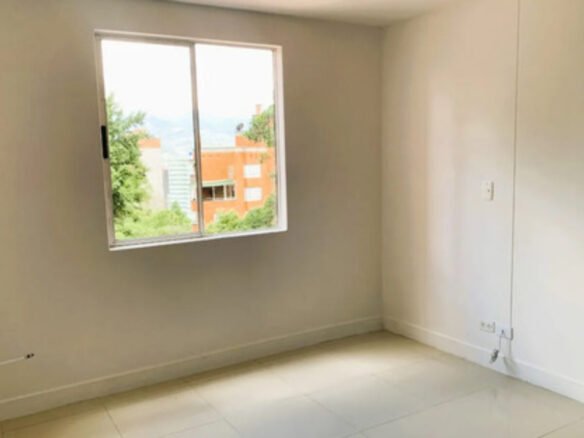 Apartamento En Venta En Castropol, El Poblado. Con 134 M², 3 Habitaciones + Servicio, 4 Baños, Parqueadero Doble Lineal Y Excelente Ubicación Cerca De Ciudad Del Río, Provenza Y La Milla De Oro.