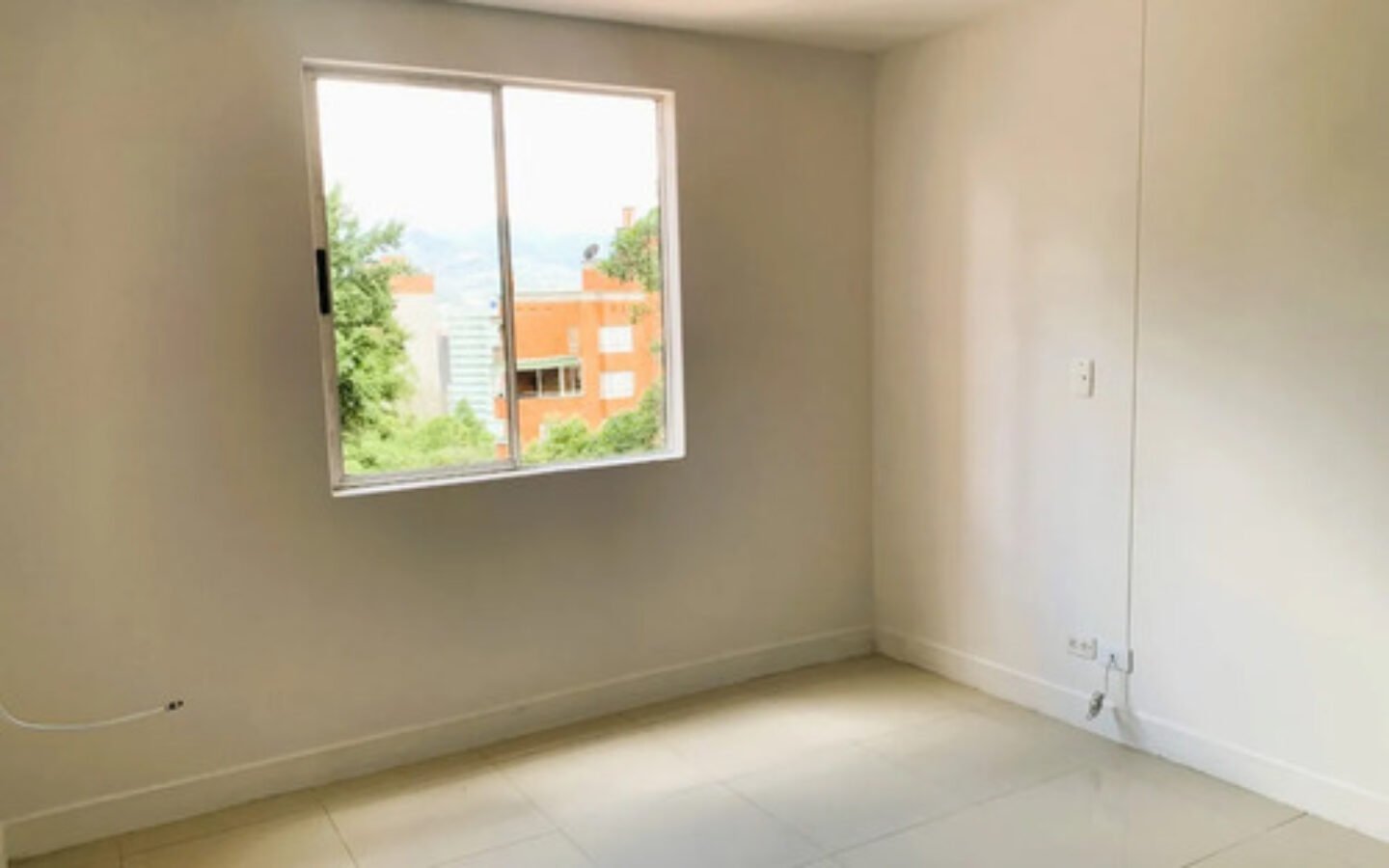 Apartamento En Venta En Castropol, El Poblado. Con 134 M², 3 Habitaciones + Servicio, 4 Baños, Parqueadero Doble Lineal Y Excelente Ubicación Cerca De Ciudad Del Río, Provenza Y La Milla De Oro.