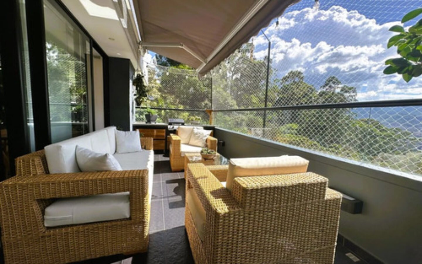 simh-crop-9537-9540 Apartacasa En Venta En El Poblado. Bosque Santo, Medellín. 115 M2 Totales, 2 Habitaciones, 2 Baños, Terraza Privada De 31 M2, 2 Parqueaderos. Ubicación Cerca De Ciudad Del Río, San Diego Y Las Palmas.