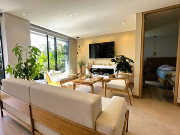 Apartacasa En Venta En El Poblado. Bosque Santo, Medellín. 115 M2 Totales, 2 Habitaciones, 2 Baños, Terraza Privada De 31 M2, 2 Parqueaderos. Ubicación Cerca De Ciudad Del Río, San Diego Y Las Palmas.