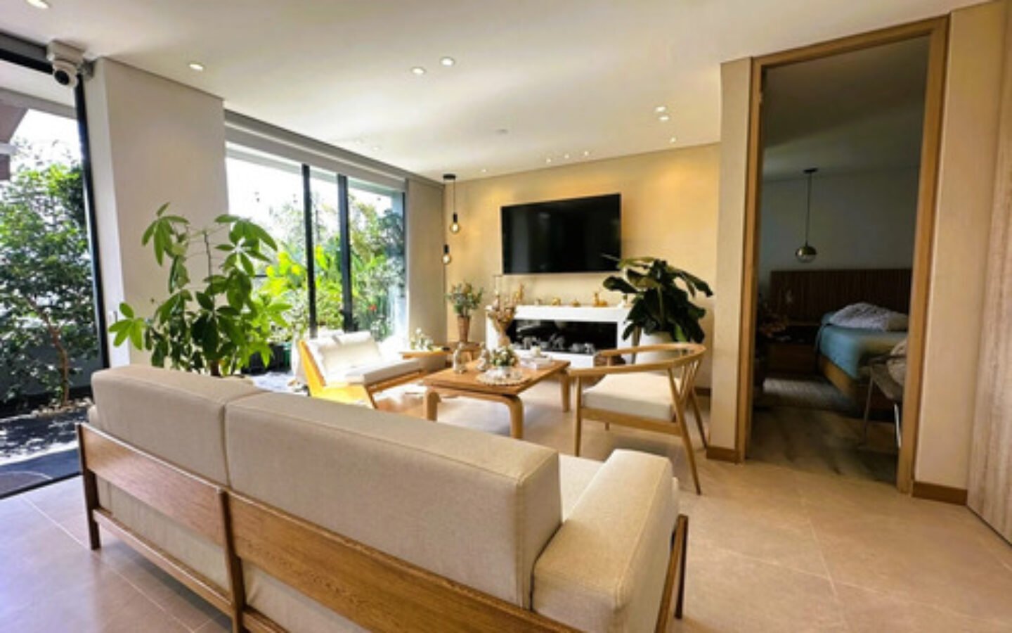 Apartacasa En Venta En El Poblado. Bosque Santo, Medellín. 115 M2 Totales, 2 Habitaciones, 2 Baños, Terraza Privada De 31 M2, 2 Parqueaderos. Ubicación Cerca De Ciudad Del Río, San Diego Y Las Palmas.