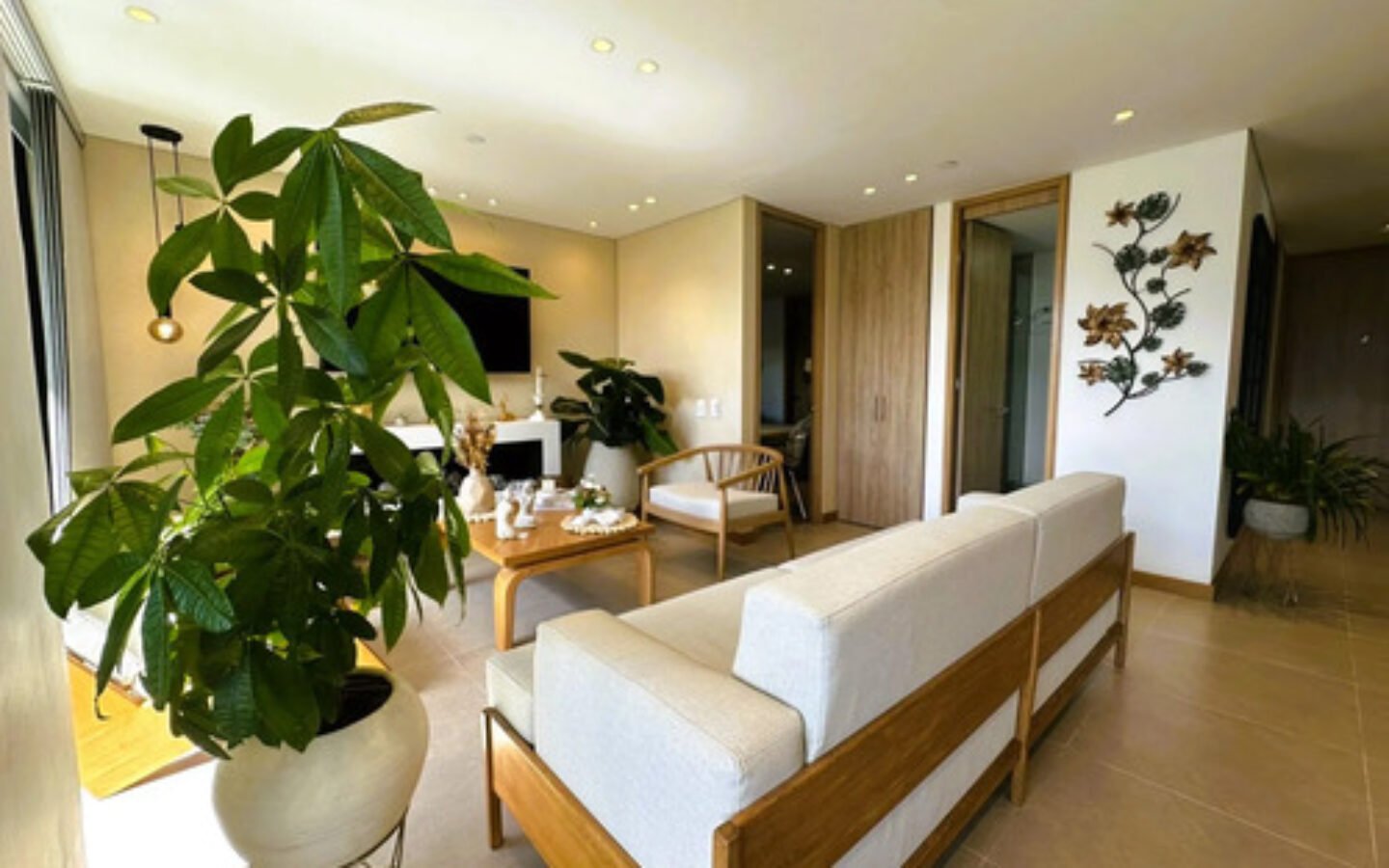 Apartacasa En Venta En El Poblado. Bosque Santo, Medellín. 115 M2 Totales, 2 Habitaciones, 2 Baños, Terraza Privada De 31 M2, 2 Parqueaderos. Ubicación Cerca De Ciudad Del Río, San Diego Y Las Palmas.