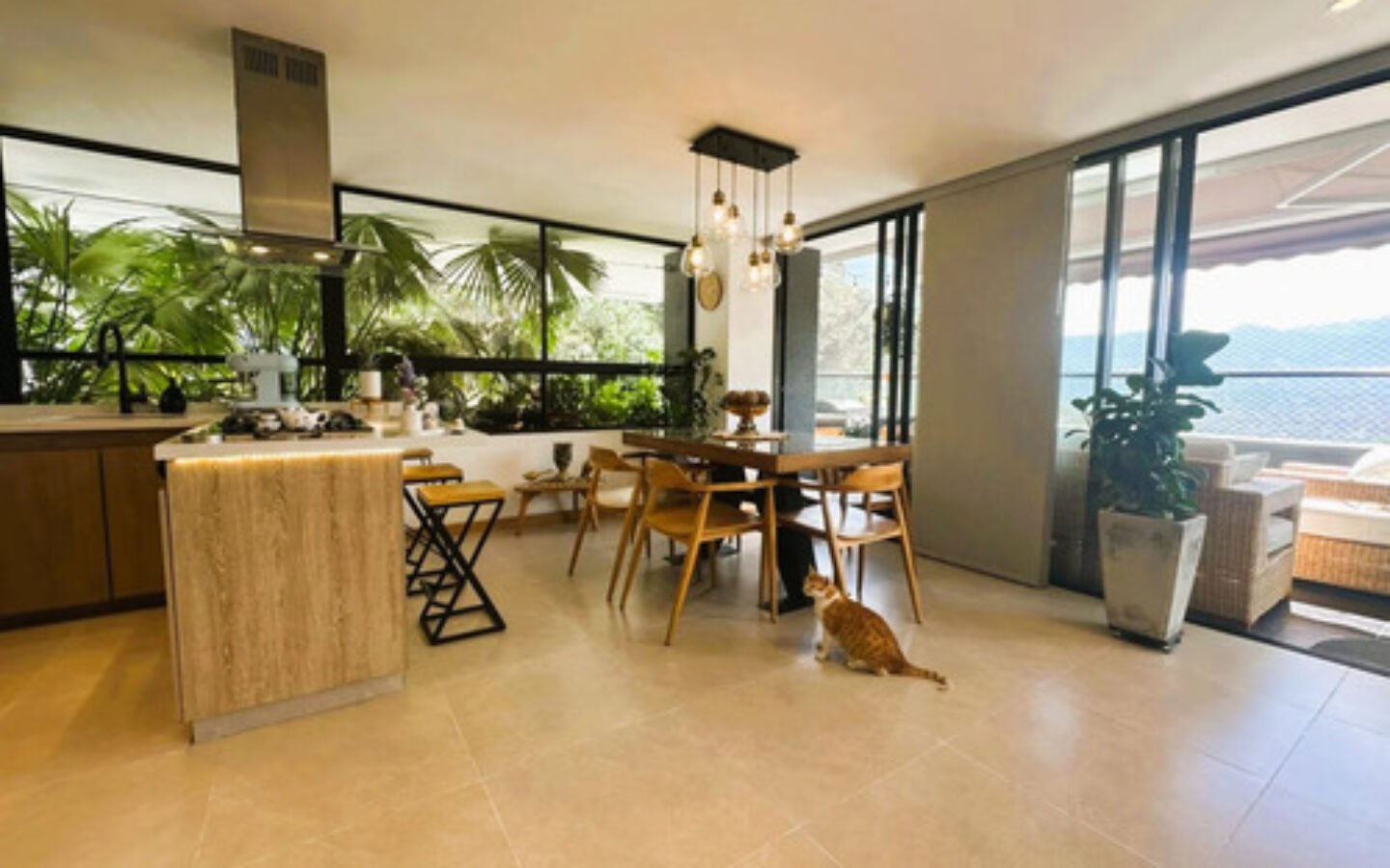 Apartacasa En Venta En El Poblado. Bosque Santo, Medellín. 115 M2 Totales, 2 Habitaciones, 2 Baños, Terraza Privada De 31 M2, 2 Parqueaderos. Ubicación Cerca De Ciudad Del Río, San Diego Y Las Palmas.