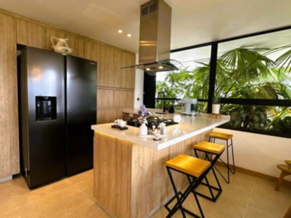 Apartacasa En Venta En El Poblado. Bosque Santo, Medellín. 115 M2 Totales, 2 Habitaciones, 2 Baños, Terraza Privada De 31 M2, 2 Parqueaderos. Ubicación Cerca De Ciudad Del Río, San Diego Y Las Palmas.