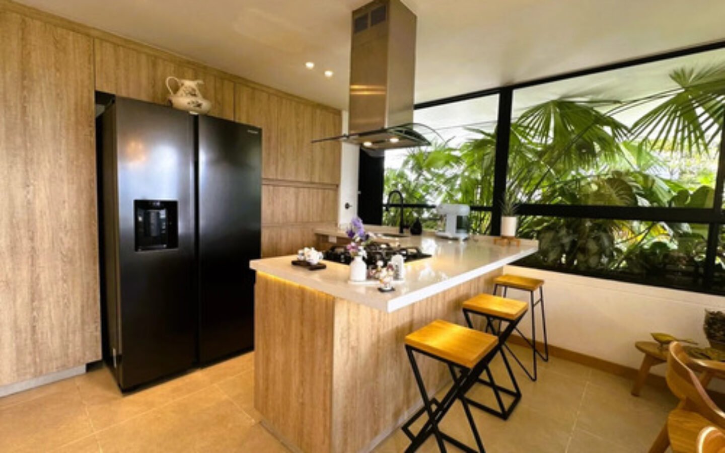 Apartacasa En Venta En El Poblado. Bosque Santo, Medellín. 115 M2 Totales, 2 Habitaciones, 2 Baños, Terraza Privada De 31 M2, 2 Parqueaderos. Ubicación Cerca De Ciudad Del Río, San Diego Y Las Palmas.