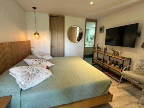 Apartacasa En Venta En El Poblado. Bosque Santo, Medellín. 115 M2 Totales, 2 Habitaciones, 2 Baños, Terraza Privada De 31 M2, 2 Parqueaderos. Ubicación Cerca De Ciudad Del Río, San Diego Y Las Palmas.