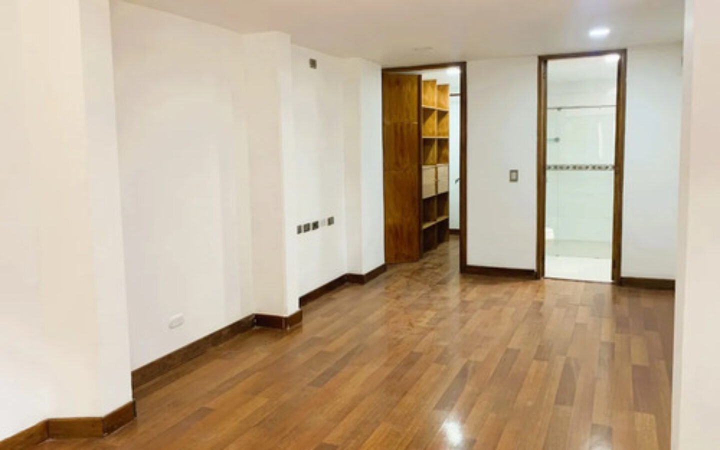 Apartamento En Venta En Vegas De Zuñiga, Envigado. 90 M² + 53 M² De Terraza Integrada, 3 Habitaciones, Unidad Con Piscina Climatizada Y Excelente Ubicación Cerca De Viva Envigado Y La Avenida Las Vega