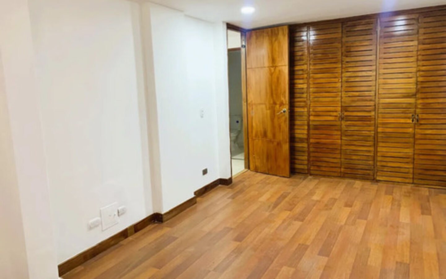 Apartamento En Venta En Vegas De Zuñiga, Envigado. 90 M² + 53 M² De Terraza Integrada, 3 Habitaciones, Unidad Con Piscina Climatizada Y Excelente Ubicación Cerca De Viva Envigado Y La Avenida Las Vega