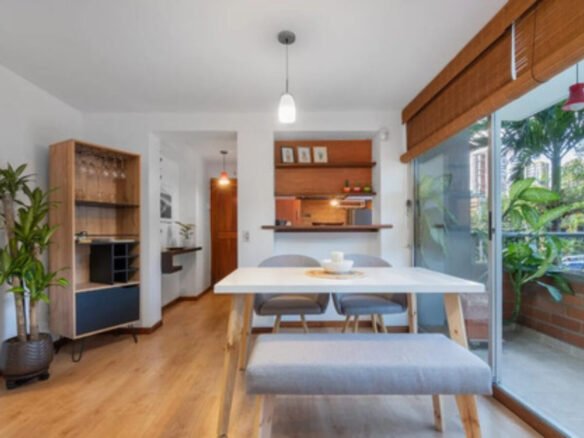 Apartamento En Venta En El Poblado Medellín Con Fácil Acceso A Provenza, Parque Lleras, El Tesoro Y Milla De Oro. 2 Habitaciones + 2 Baños Y Parqueadero.