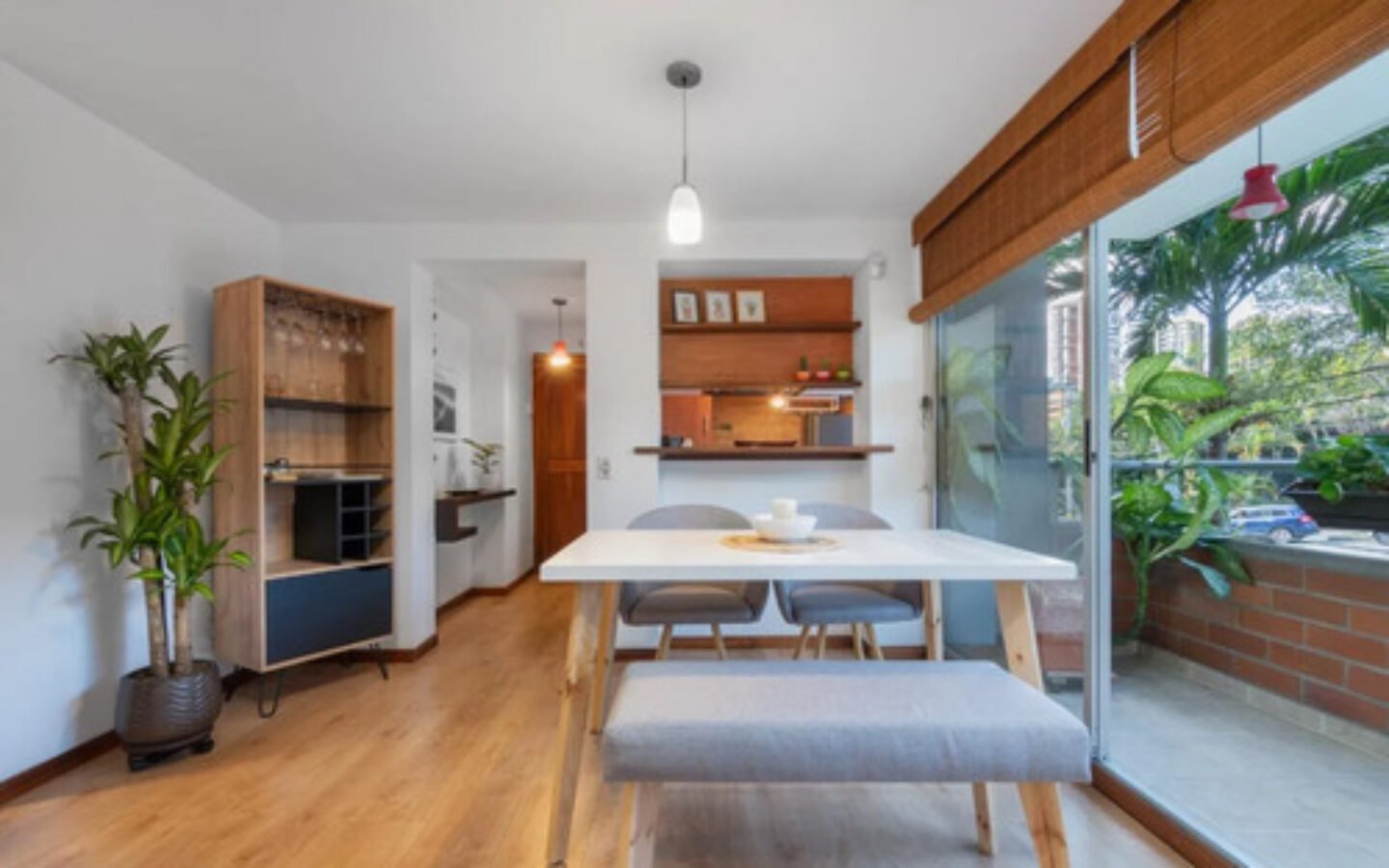 Apartamento En Venta En El Poblado Medellín Con Fácil Acceso A Provenza, Parque Lleras, El Tesoro Y Milla De Oro. 2 Habitaciones + 2 Baños Y Parqueadero.