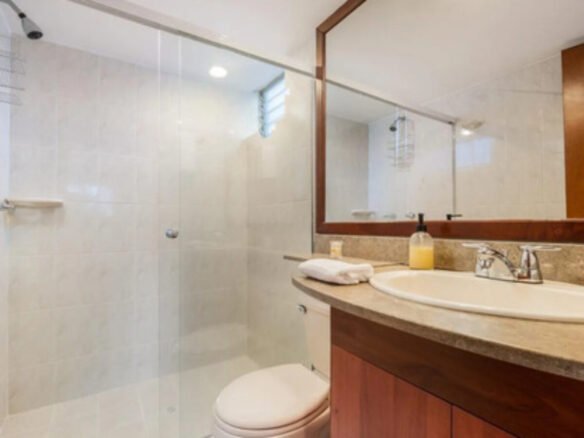 Apartamento En Venta En El Poblado Medellín Con Fácil Acceso A Provenza, Parque Lleras, El Tesoro Y Milla De Oro. 2 Habitaciones + 2 Baños Y Parqueadero.
