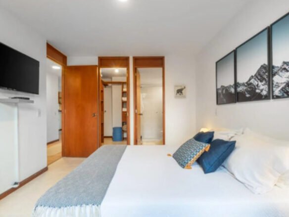 Apartamento En Venta En El Poblado Medellín Con Fácil Acceso A Provenza, Parque Lleras, El Tesoro Y Milla De Oro. 2 Habitaciones + 2 Baños Y Parqueadero.