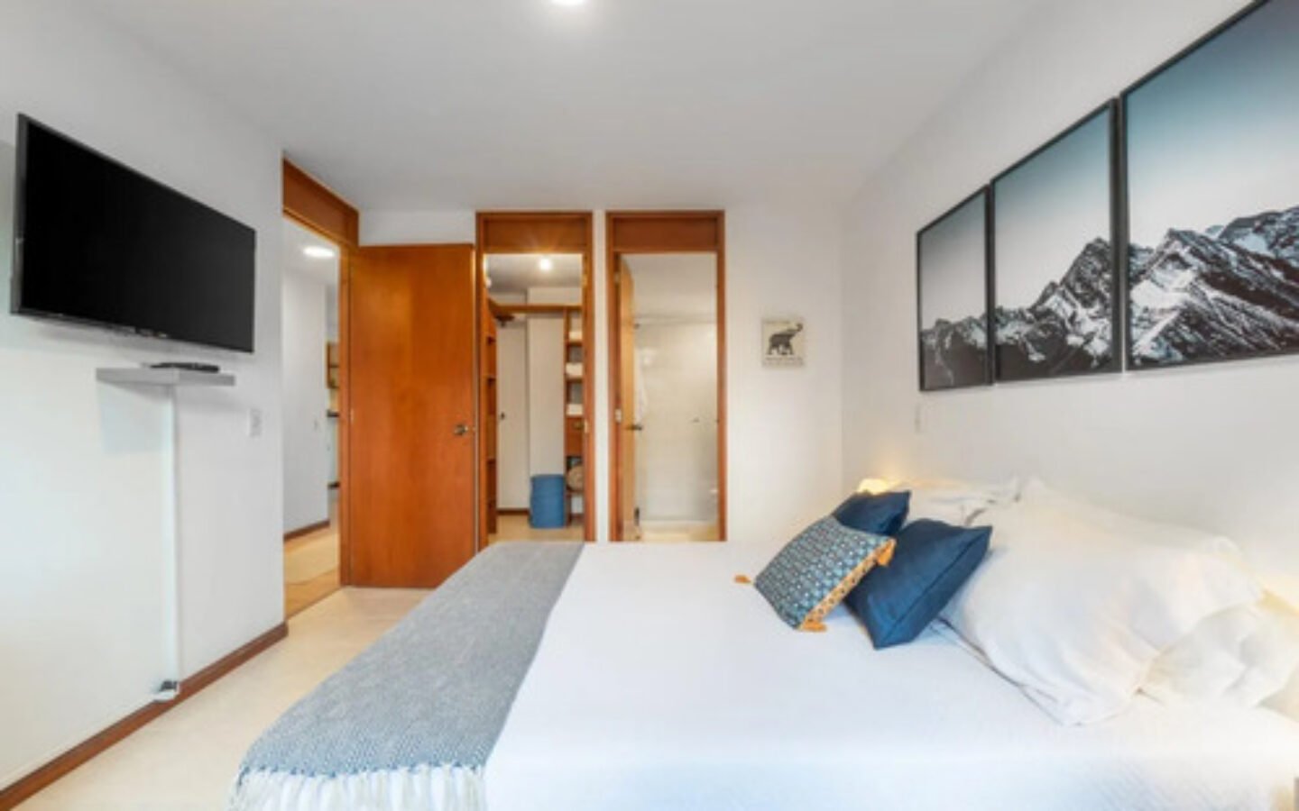Apartamento En Venta En El Poblado Medellín Con Fácil Acceso A Provenza, Parque Lleras, El Tesoro Y Milla De Oro. 2 Habitaciones + 2 Baños Y Parqueadero.